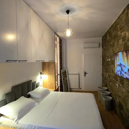 아파트 Stone House